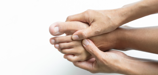 Noha postižená silnou bolestí.