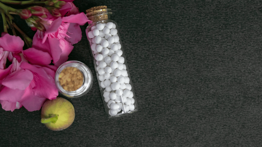 lahvička s homeopatiky.