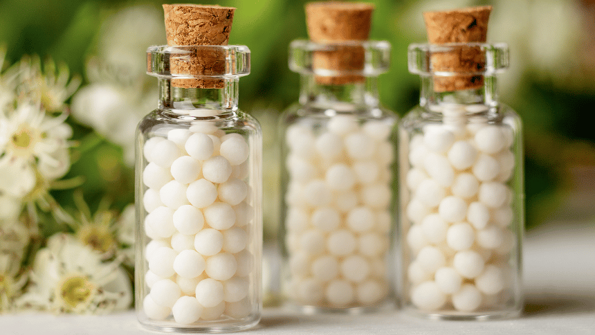 Lahvičky s homeopatiky.