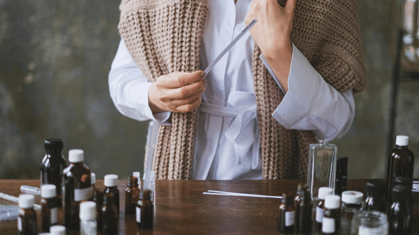 Homeopatické léky rozložení na stole.