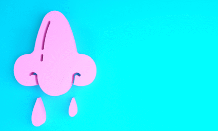 Nos vystřižený z papíru společně s papírovými nudlemi.