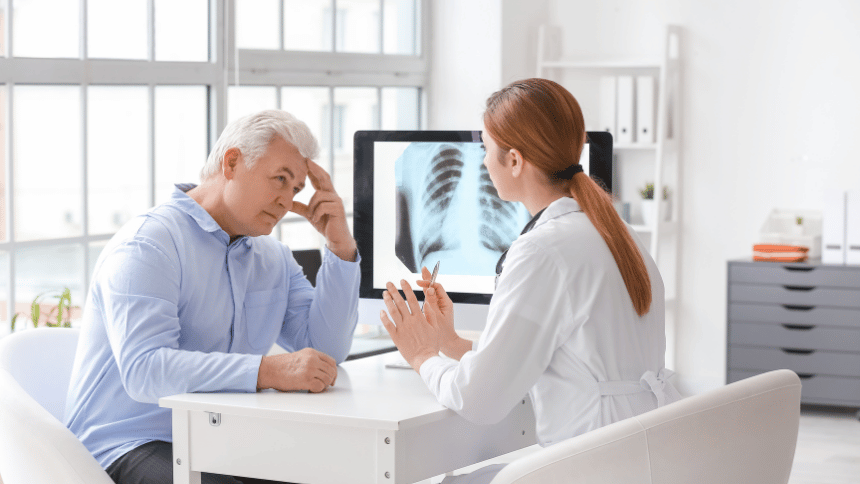 Lékařská konzultace a rentgenové snímky.