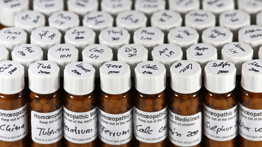Lahvičky s homeopatiky.