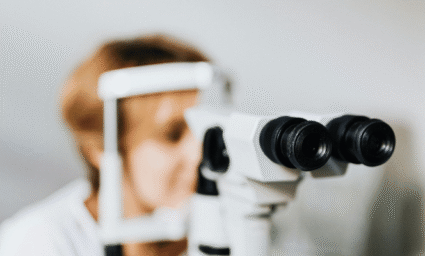 Lékařské vyšetření očí.