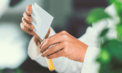 Příprava homeopatického léku dle předpisů.