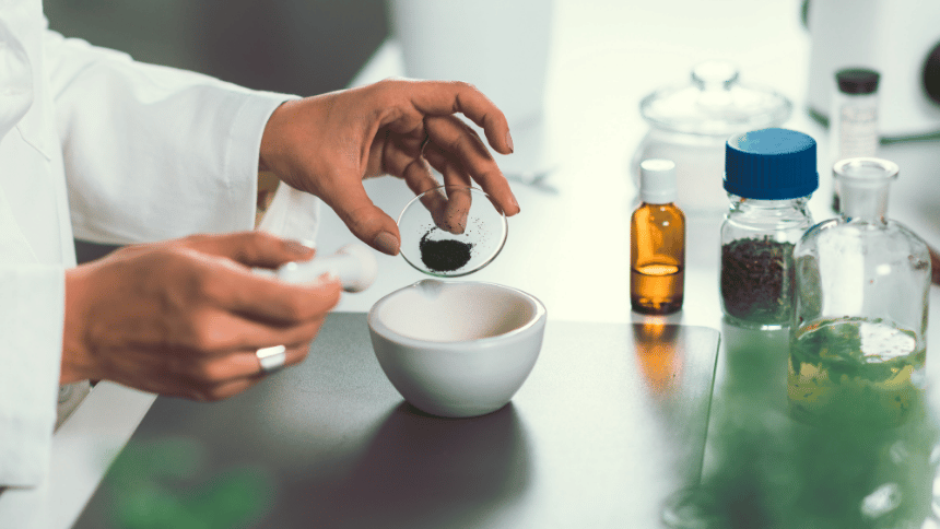 Laboratorní příprava homeopatika.