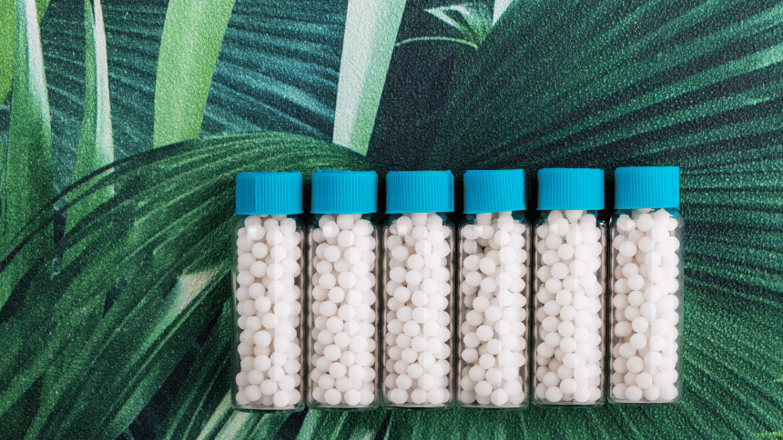 Lahvičky s homeopatiky.