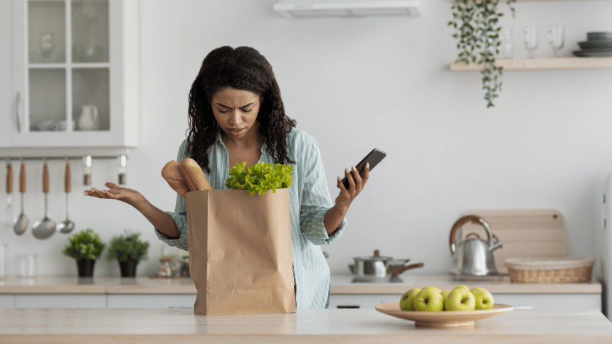 žena co něco zapomněla při nákupu.