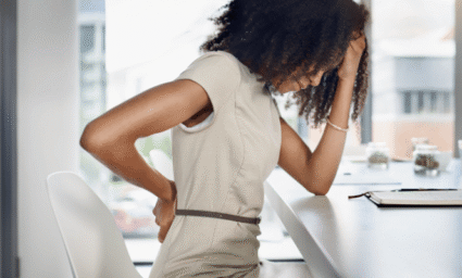 Akutní bolest zad u sedacího zaměstnání.