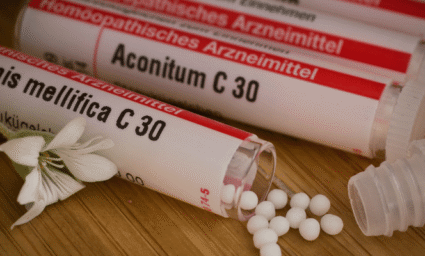 Vysypaný homeopatický lék.