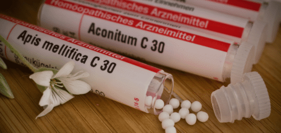 Vysypaný homeopatický lék.