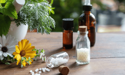 homeopatické léky venku na stole